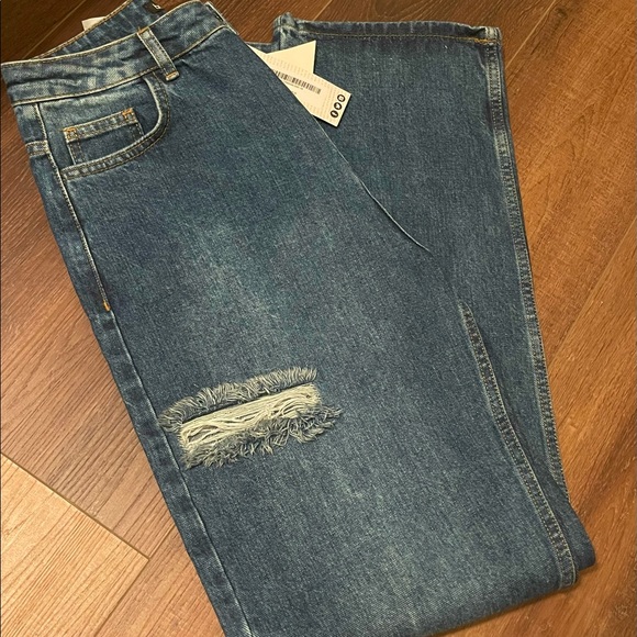 Thigh Rip Relaxed Straight Leg Jeans - Picture 4 of 6
